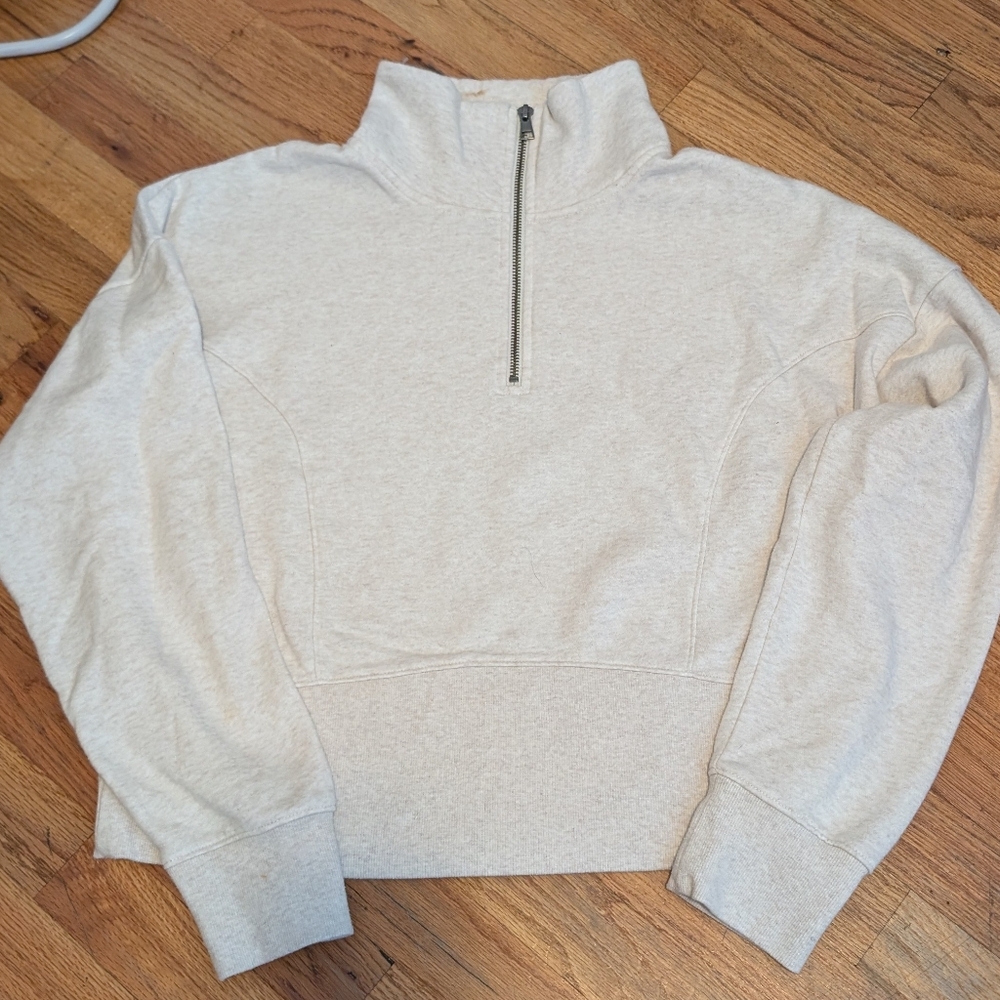 Like New!!! Universal Thread Women's Beige Zip-Up Sweater Worn Twice.